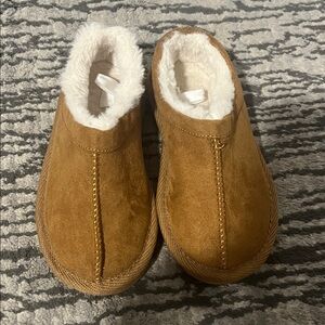 Cozy Brown Suede Slippers with Faux Fur Lining